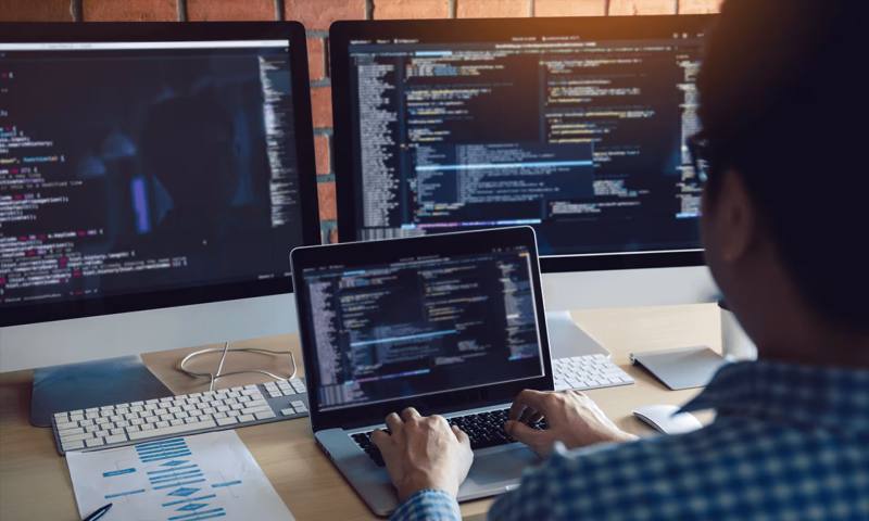 数据科学选型：R与Python如何赋能福贡县网站建设？